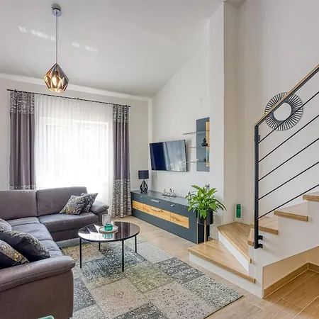 Sara Luxury In Center Apartment