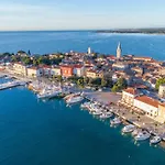 Sara Luxury In Center Appartement Poreč