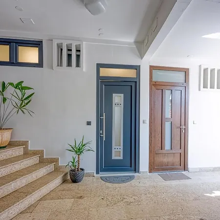 Sara Luxury In Center Porec