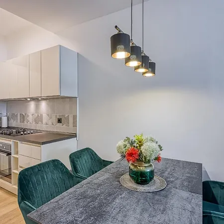 Sara Luxury In Center Apartment