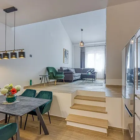 Sara Luxury In Center Διαμέρισμα Πόρετς