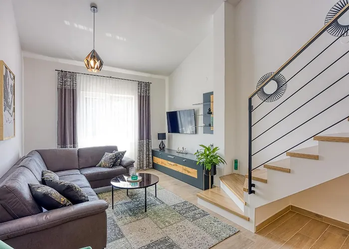 Sara Luxury In Center Апартаменты